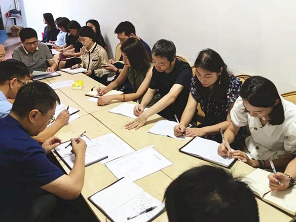 文演教育開展“抓政治理論學(xué)習(xí)，強(qiáng)化意識形態(tài)工作”專